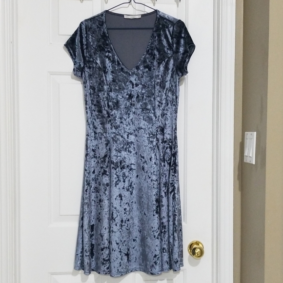 Style Therapy Dresses & Skirts - 3/25$ Style Therapy Blue Velvet Dress